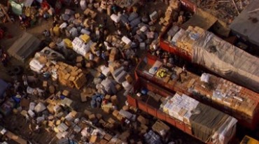 批发市场大货车货物散落航拍视频素材