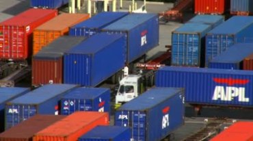 港口货场集装箱货车汽车卡车物流视频素材