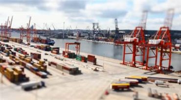 繁忙的港口码头货轮货船视频素材