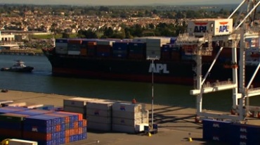装载集装箱的货轮驶离港口过运河视频素材