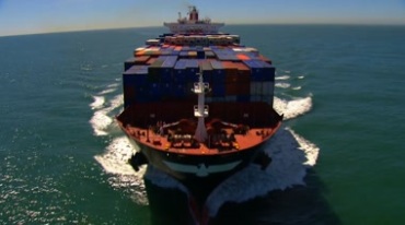 货轮货船轮船商船大海中高速行驶航拍视频素材
