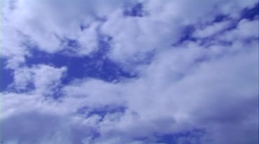 蓝天白色厚厚云层移动飘移视频素材