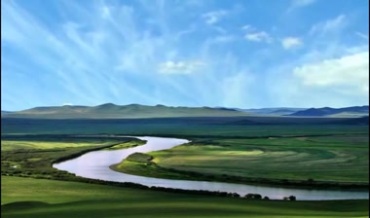 大草原中河流弯曲视频素材