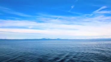 蓝天碧海急速行驶海面海水视频素材