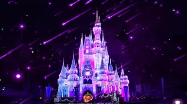 紫色水晶城堡流星雨划破夜空视频素材