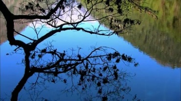 高山湖泊湖水山水相映视频素材