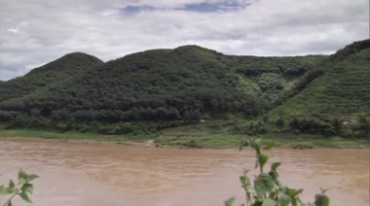 黄河水泥浆水支流河水流淌视频素材
