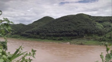 黄河水泥浆水支流河水流淌视频素材