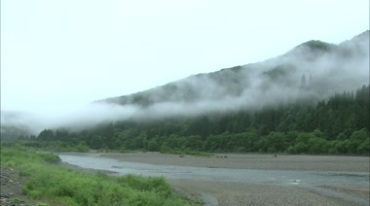 山间湖泊河流雾气云雾萦绕仙境视频素材