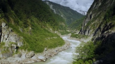 峡谷河流湍急山谷蜿蜒河道视频素材