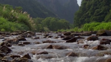 山脚溪水流水小河流水湍急视频素材