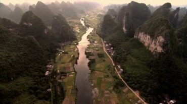 大自然山峰河流贯穿美丽风光视频素材