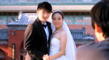 小两口拍婚纱照幸福笑脸结婚摄影视频素材