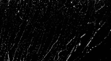 水珠雨水在玻璃上流淌滑落特效视频素材