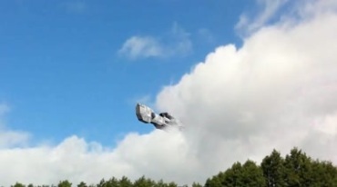 UFO降临地球从云层中穿行空中爆炸坠落视频素材