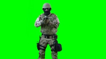 全副武装特种士兵拔枪射击绿屏抠像影视特效视频素材