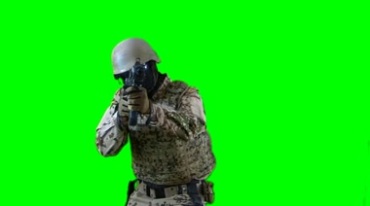 全副武装的士兵突然举枪瞄准绿屏抠像影视特效视频素材