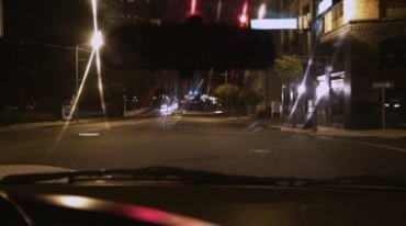 夜晚汽车城市行驶穿梭第一视角视频素材