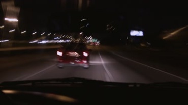 夜晚汽车城市行驶穿梭第一视角视频素材