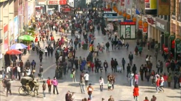 城市步行街小吃一条街人流繁忙街景视频素材