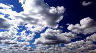 湛蓝天空高速流动的白云延时摄影视频素材