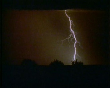 雷电交加的晚上 打雷闪电特效视频素材