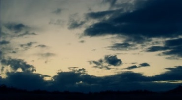 太阳下山后的云层黑色云彩飘移视频素材