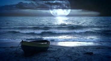 美丽夜晚的海边沙滩小船与月亮舞台演出背景视频素材