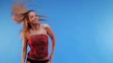 外国女人甩头舞动身姿跳舞高清视频素材