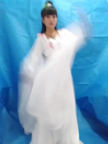 真人白衣美女跳舞蓝屏抠像视频素材