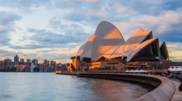 悉尼歌剧院广场水面游客延时摄影视频素材