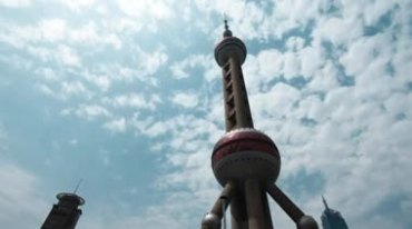上海东方明珠塔高耸入云延时拍摄视频素材