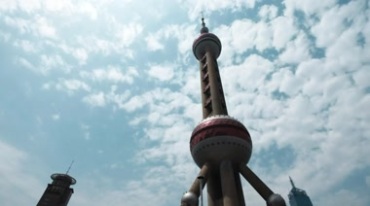 上海东方明珠塔高耸入云延时拍摄视频素材