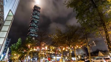 台湾101大楼夜晚灯光仰拍夜景视频素材