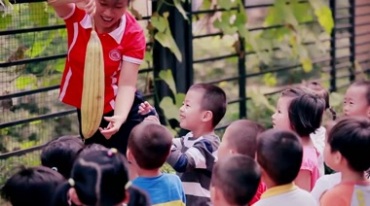 国际幼儿园小孩上学儿童外教学习成长生活视频素材