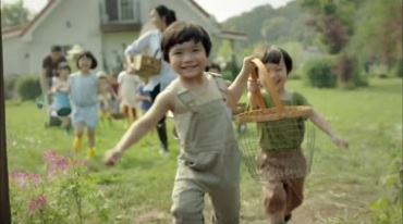 韩国幼儿园小孩吃饭生态园亲子食品广告实拍视频素材