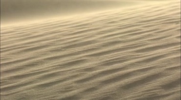 沙漠风沙吹起沙粒移动自然风景实拍视频素材