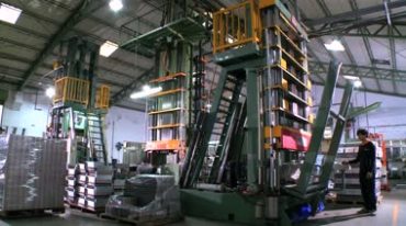 空调生产工序流水线设计焊接压模车间厂房实拍视频素材