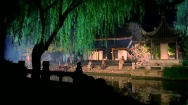 江南刺绣苏绣古典旗袍女人弹琴夜景实拍视频素材