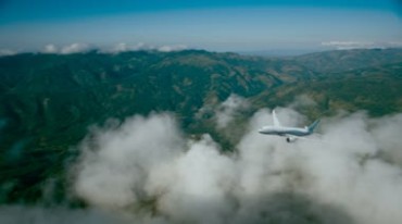 民航客机飞机空中飞行实拍视频素材