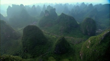 桂林的山峰险峰奇峰秀美大山风光航拍视频素材