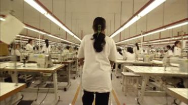 服装厂制衣车间工人工作镜头视频素材