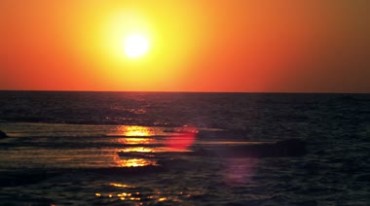 海上日落夕阳西下晚霞海面浪花美景视频素材