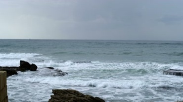 海岸礁石海浪波浪浪花实拍视频素材