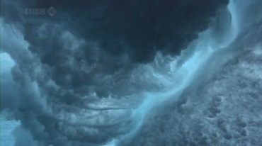 海洋巨浪大浪压顶砸出浪花实拍视频素材