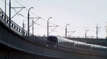 高铁穿越城市视频素材