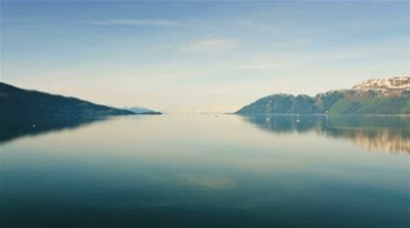 阿拉斯加海岸冰川水面快速镜头实拍视频素材