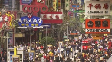 上海大街上人流游人逛街街景实拍视频素材