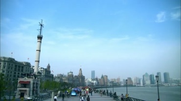 上海外滩黄浦江畔游人实拍视频素材