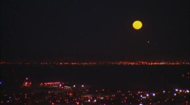 城市全景(从夜晚灯光到白天)月亮升起视频素材